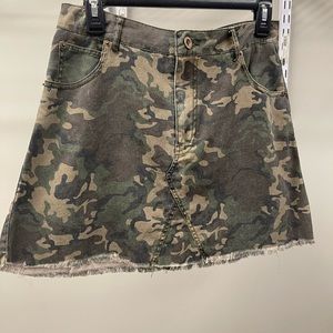 Super Cute Camo Mini Skirt Boutique brand :White Crow siZe M